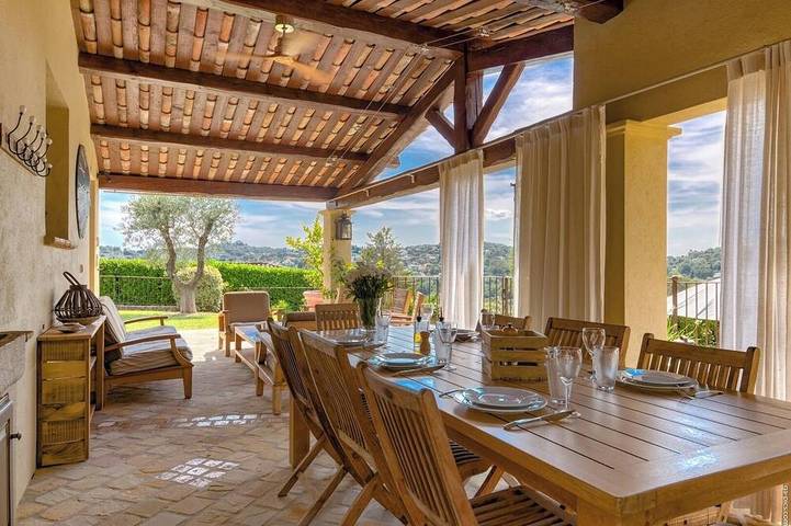 Villa pour 8 personnes, avec jacuzzi et jardin ainsi que sauna et terrasse à Valbonne - 3