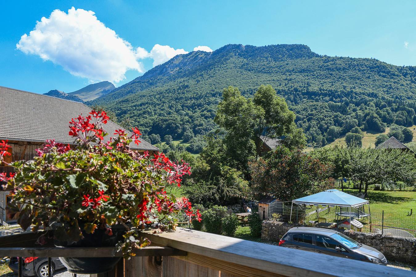 Casa de vacaciones 'Ciméléon Haut' con vistas a la montaña, jardín privado y Wi-Fi in Aillon-le-Jeune, Chambéry region