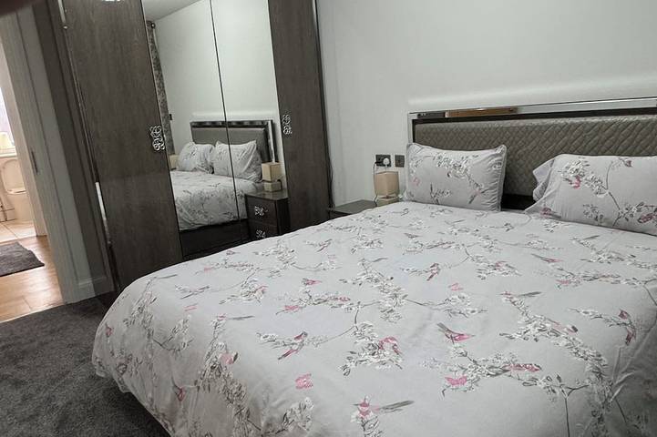 Apartment for 6 people, with balcony in Hounslow