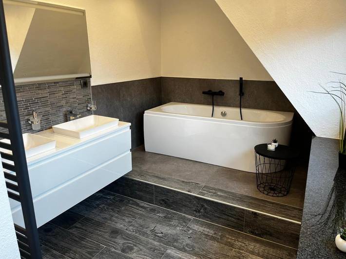 Ferienwohnung für 4 Personen, mit Balkon und Terrasse sowie Garten und Ausblick