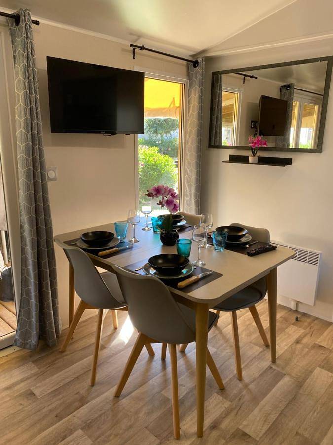 Parc de vacances pour 8 personnes, avec jacuzzi et bassin pour enfant ainsi que piscine et jardin, animaux acceptés sur la Côte d'Azur - 4