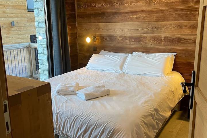 Ganze Wohnung, 4 person flat at the foot of the slopes and 6 minutes walk from the town centre in Bellentre, La Plagne-Tarentaise