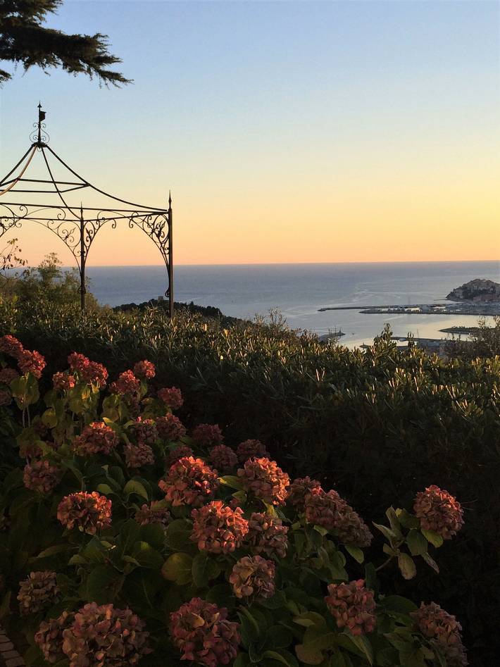 Villa pour 4 personnes, avec Balcon ainsi que Terrasse et Jardin à Imperia