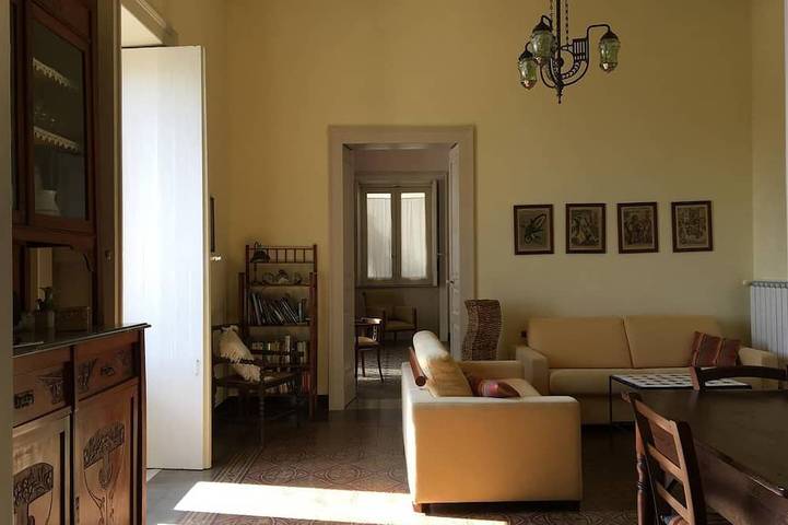 Location de vacances pour 8 personnes, avec balcon et jardin à Milo - 2