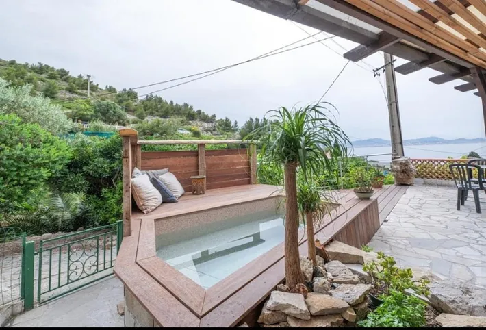 Casa de vacaciones para 9 personas, con vistas además de piscina y jardín - 1
