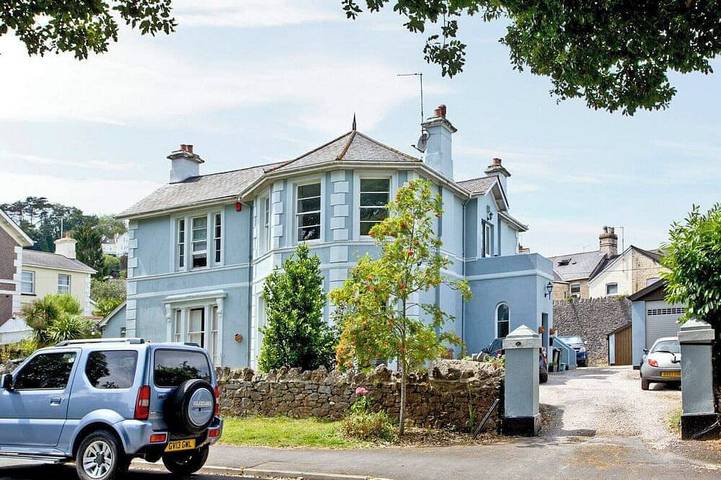 Log cabin for 4 people, with balcony/terrace, with pets in Newton Abbot
