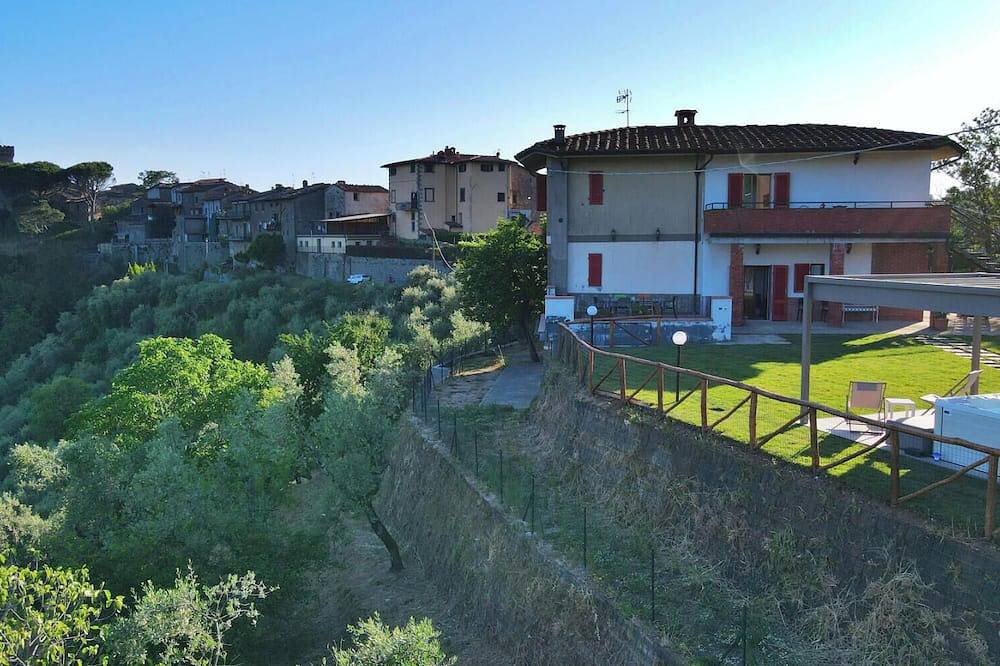Appartamento intero, Appartamento Lavanda – vista panoramica e idromassaggio nelle colline toscane in Massa e Cozzile, Provincia di Pistoia