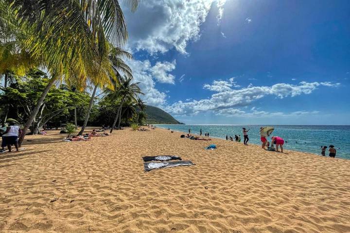 Gîte pour 2 personnes, avec vue ainsi que balcon et jardin dans Plage de Grande Anse