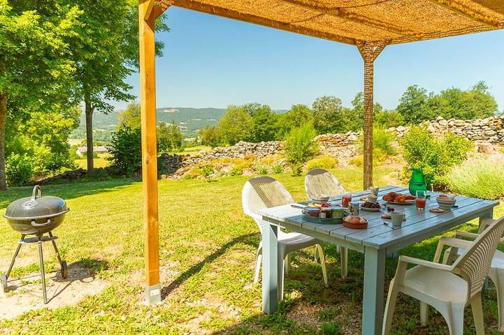 Gîte pour 4 personnes, avec jardin à Saint-Étienne-Lardeyrol
