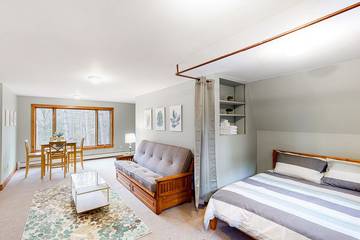 Vacation Apartment for 2 Guests in Stowe, Stowe Mountain, Picture 4