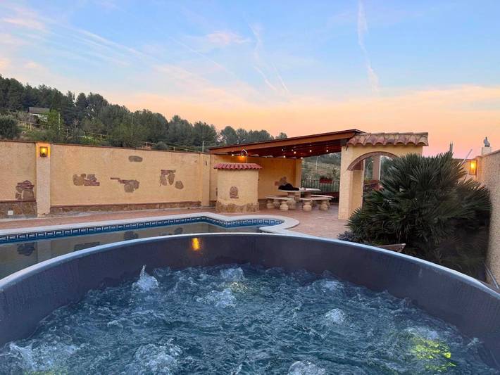 Casa rural para 5 personas, con Balcón y Terraza además de Jacuzzi y Jardín en Alforja - 4