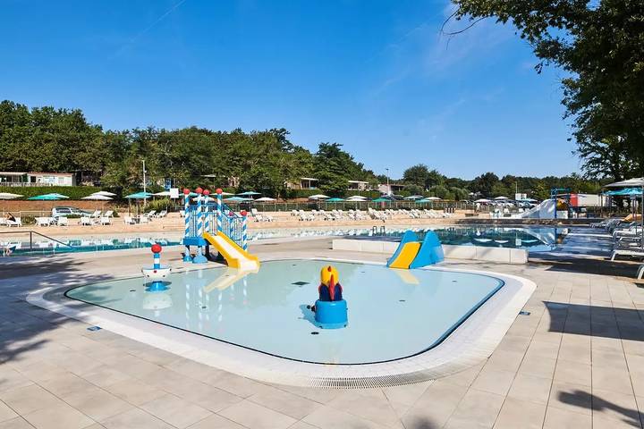 Camping für 6 Personen, mit Pool und Terrasse in Funtana - 4