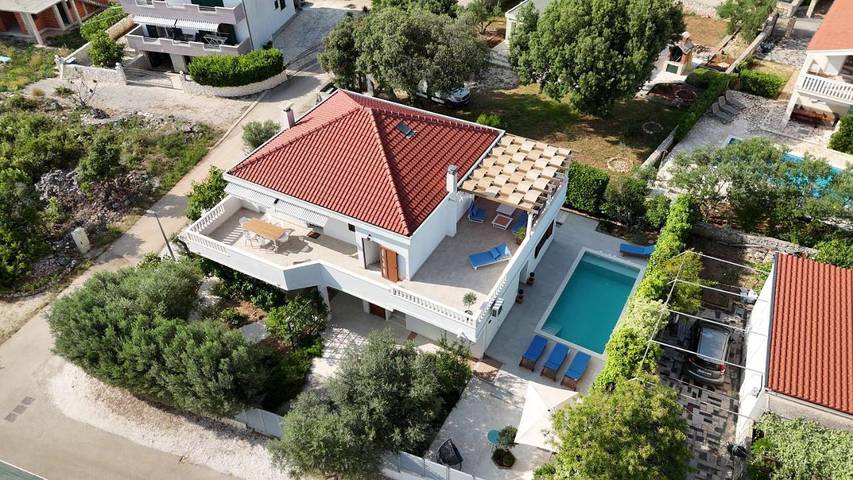 Maison d’hôte pour 15 personnes, avec jardin ainsi que piscine et vue