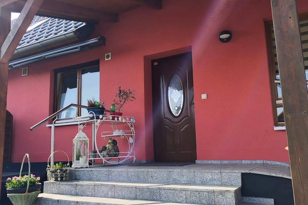 Ganze Wohnung, 130 qm Ferienwohnung für 2-4 Personen - Ferienwohnung im Ferienhaus in in Malchow, Fleesensee