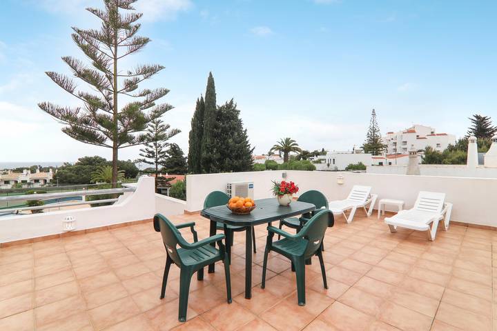 Wonderful Villa “Conjunto Turístico de Alporchinhos” with Sea View & Pool in Alporchinhos, Porches