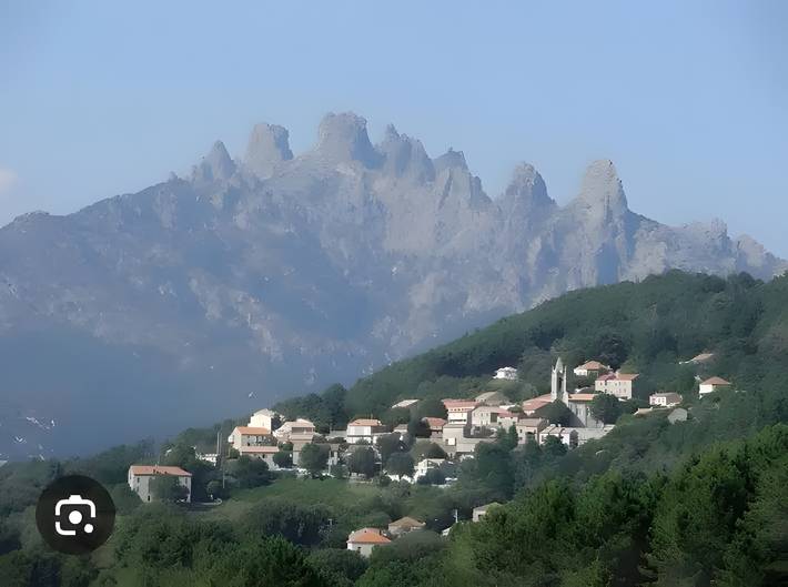 Entire studio, Studio Apartment 'Villa Laurent' with Private Garden and Wi-Fi in Solaro, Corte region