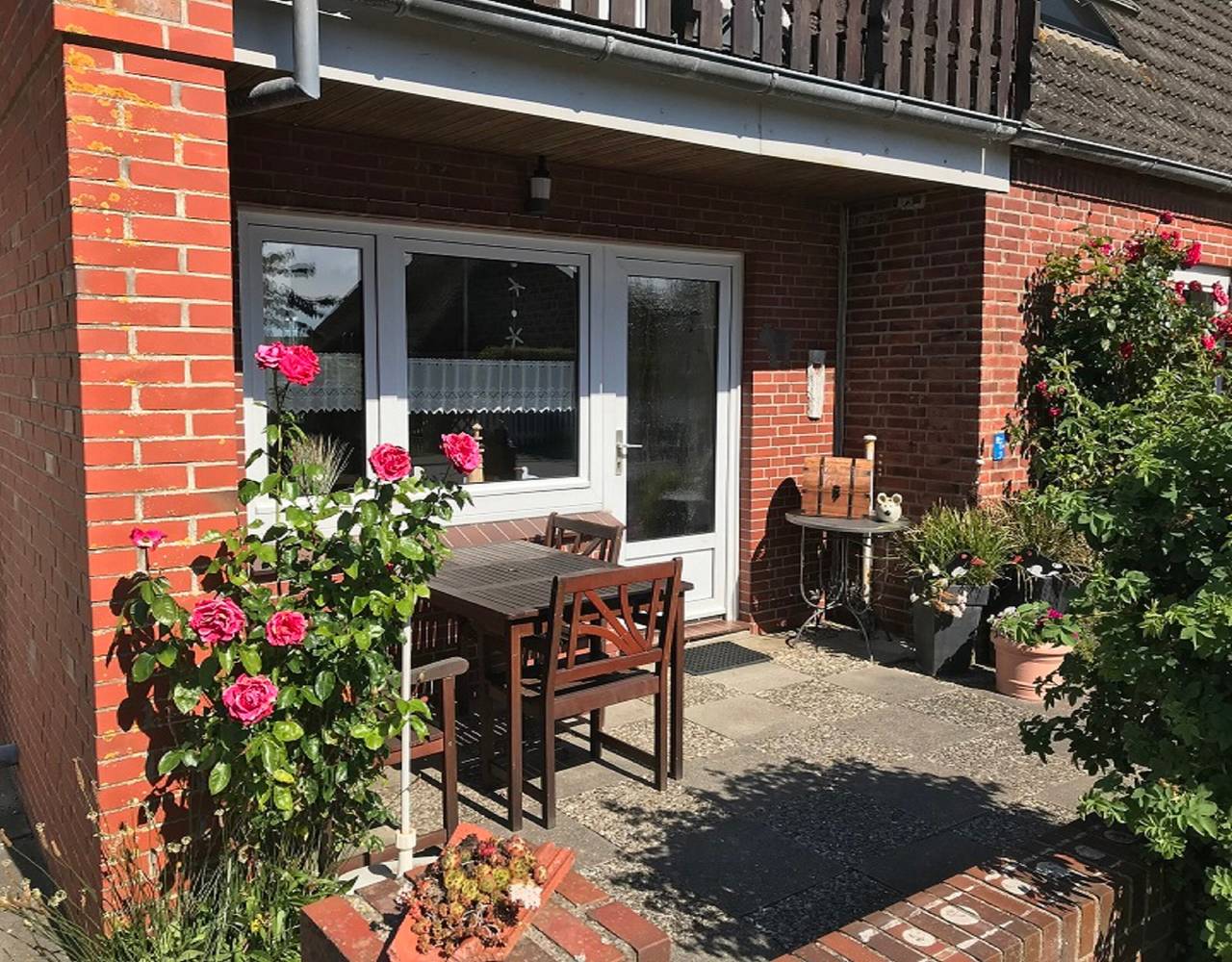 Entire apartment, Apartment 'Fewo Krabbe' with Private Terrace, Shared Garden and Wi-Fi in Pellworm, Nordseeküste