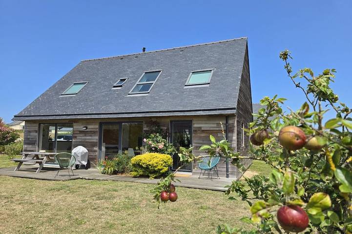 Holiday home for 8 people, with garden and terrace, with pets - 1