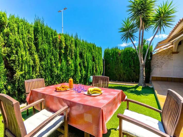 Chalet para 6 personas, con jardín y piscina en La Zenia