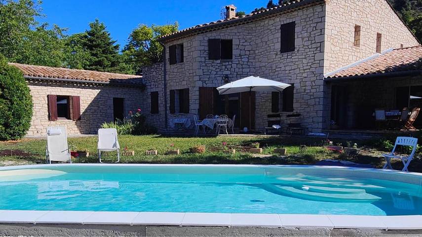 Chambre d’hôte pour 2 personnes, avec Terrasse ainsi que Jardin et Piscine
