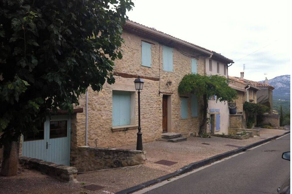 Rosemary, Family B&B in Crillon-le-Brave, Parc naturel régional du Mont-Ventoux