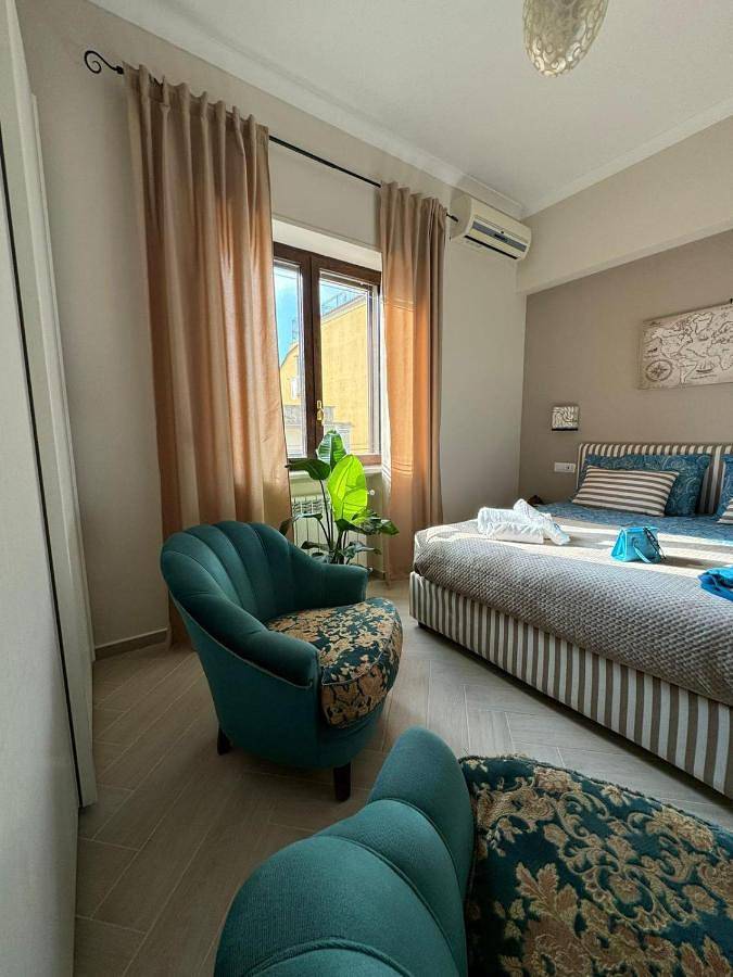 Seasuntour - B&B Over the World in Meta, Sorrento Coast