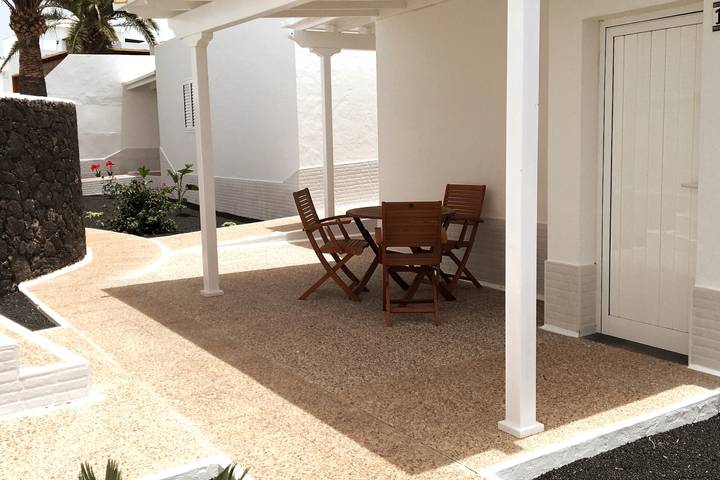 Gîte pour 2 personnes, avec Terrasse ainsi que Jardin et Piscine dans Tahiche