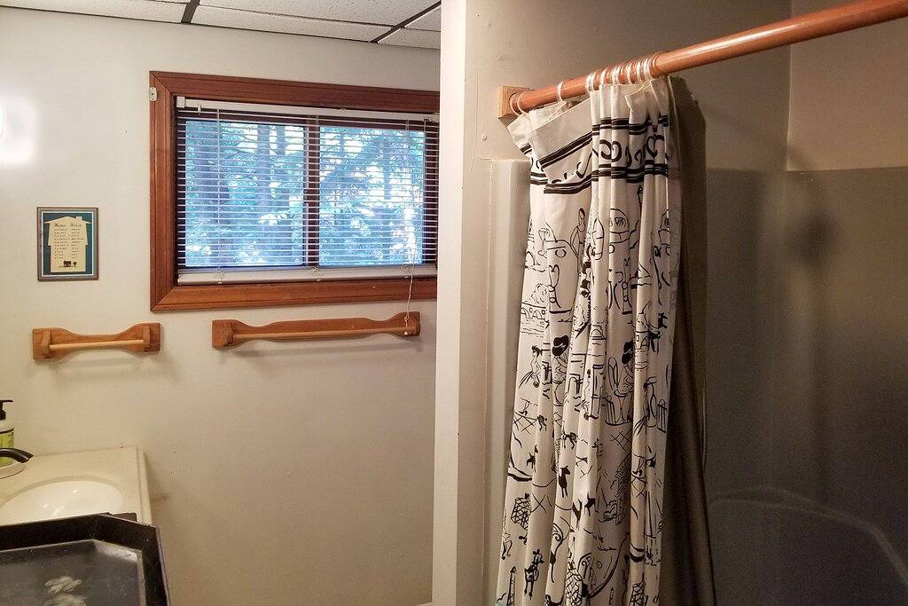 Home near the beach with a washer/dryer, tennis court, playground, basketball in Moultonborough, Lake Winnipesaukee