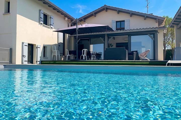 Location de vacances pour 15 personnes, avec Terrasse et Jardin à Aujols
