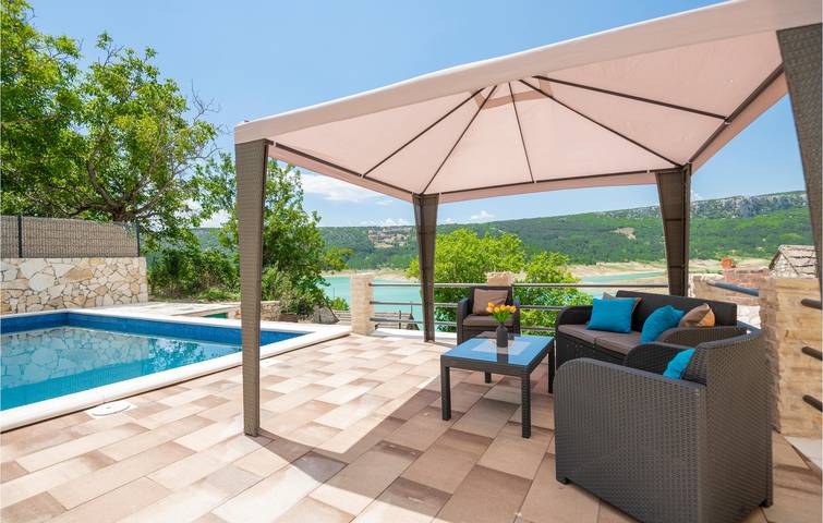 Charmantes Apartment mit einem Schlafzimmer, Pool und Terrasse in der Nähe des Flusses Ričina in Makarska Riviera