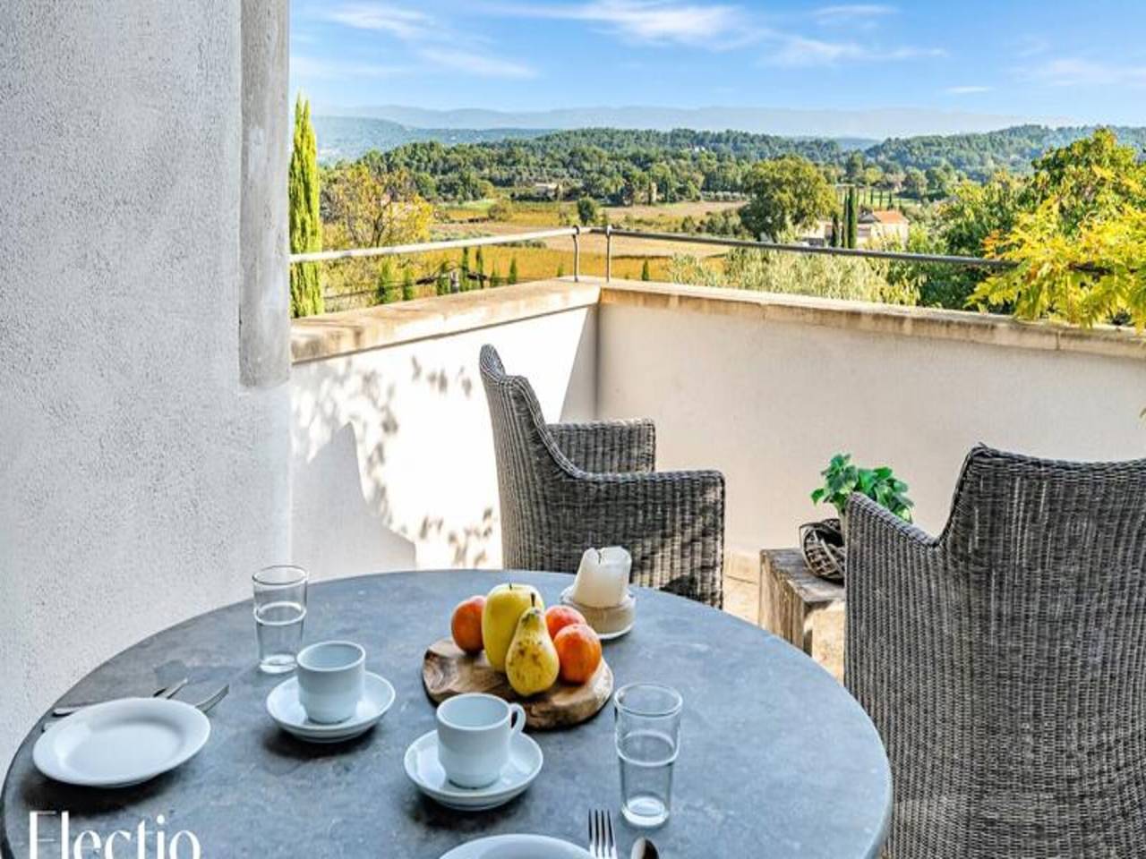 Appartement entier, Appartement à Oppède avec piscine chauffée in Oppède, Parc naturel régional du Luberon