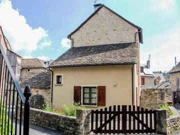 Gîte pour 6 personnes, avec piscine à Chirac
