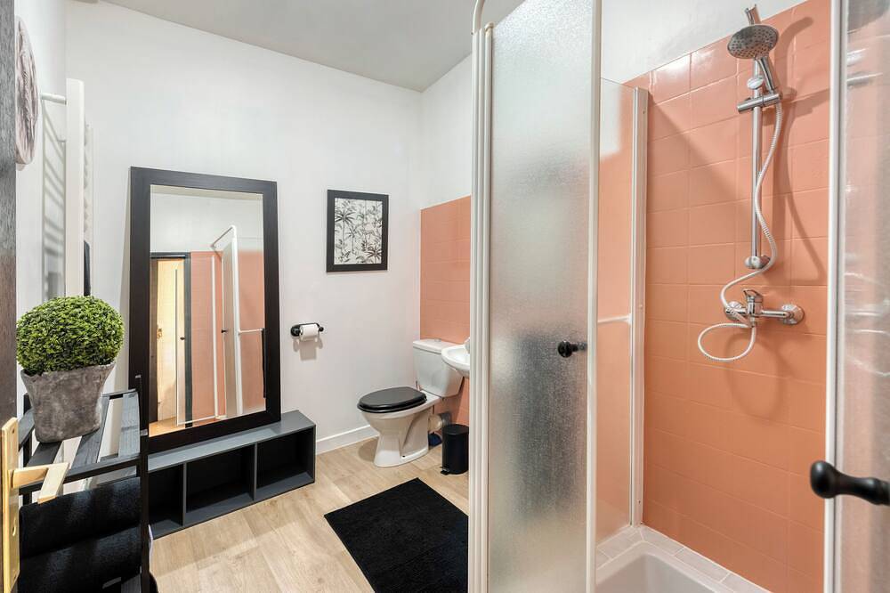 Appartement entier, Studio Le Cocooning avec jardinet coeur de Lannion, calme et verdure- Lit double in Lannion, Ceinture Dorée