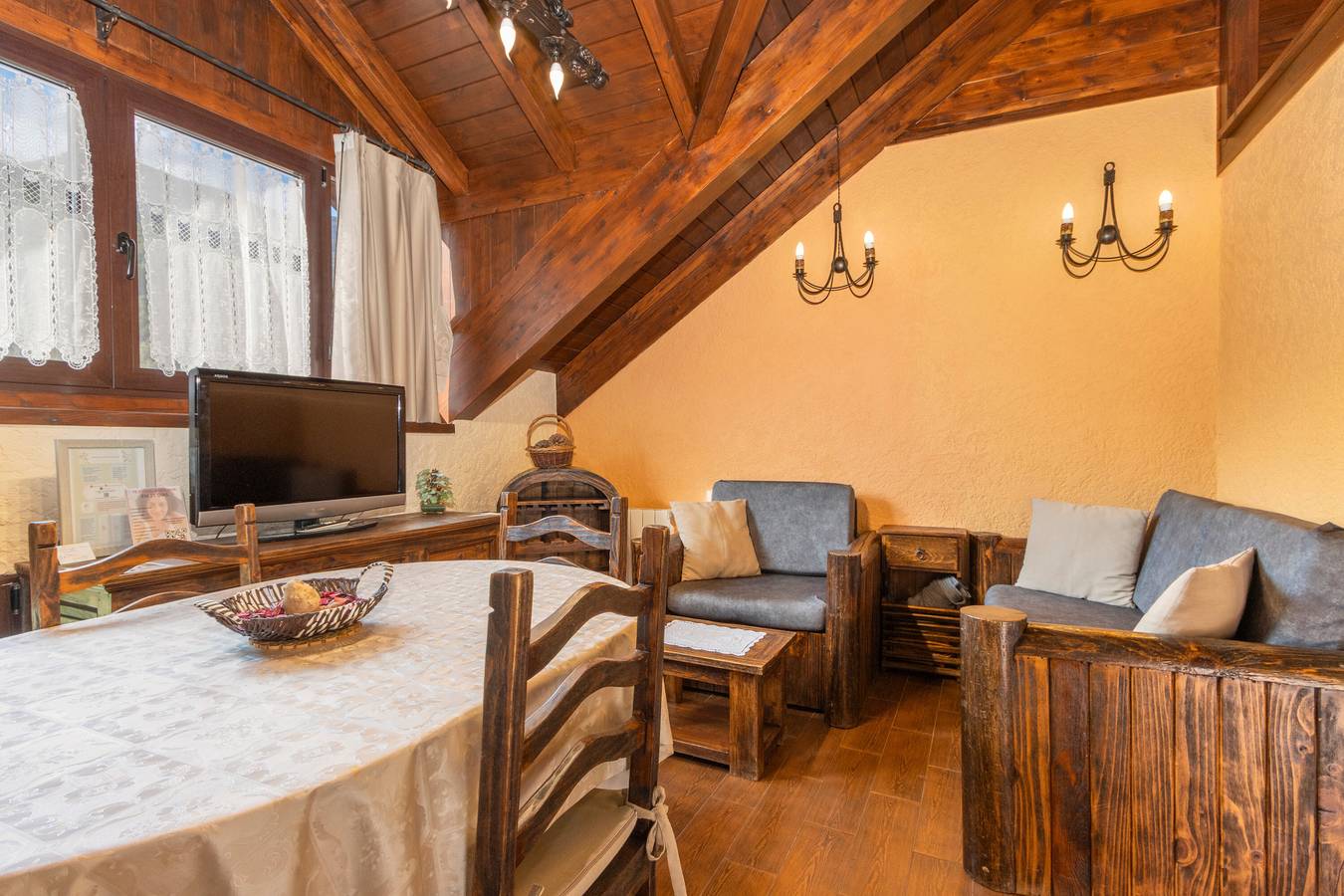Apartamento 'Cambolino' con vistas a la montaña, terraza privada y Wi-Fi in Fiscal, Pirineos