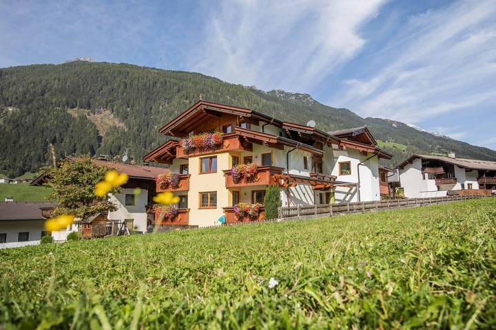Pension pour 4 personnes, avec Balcon et Terrasse ainsi que Jardin et Sauna à Mieders