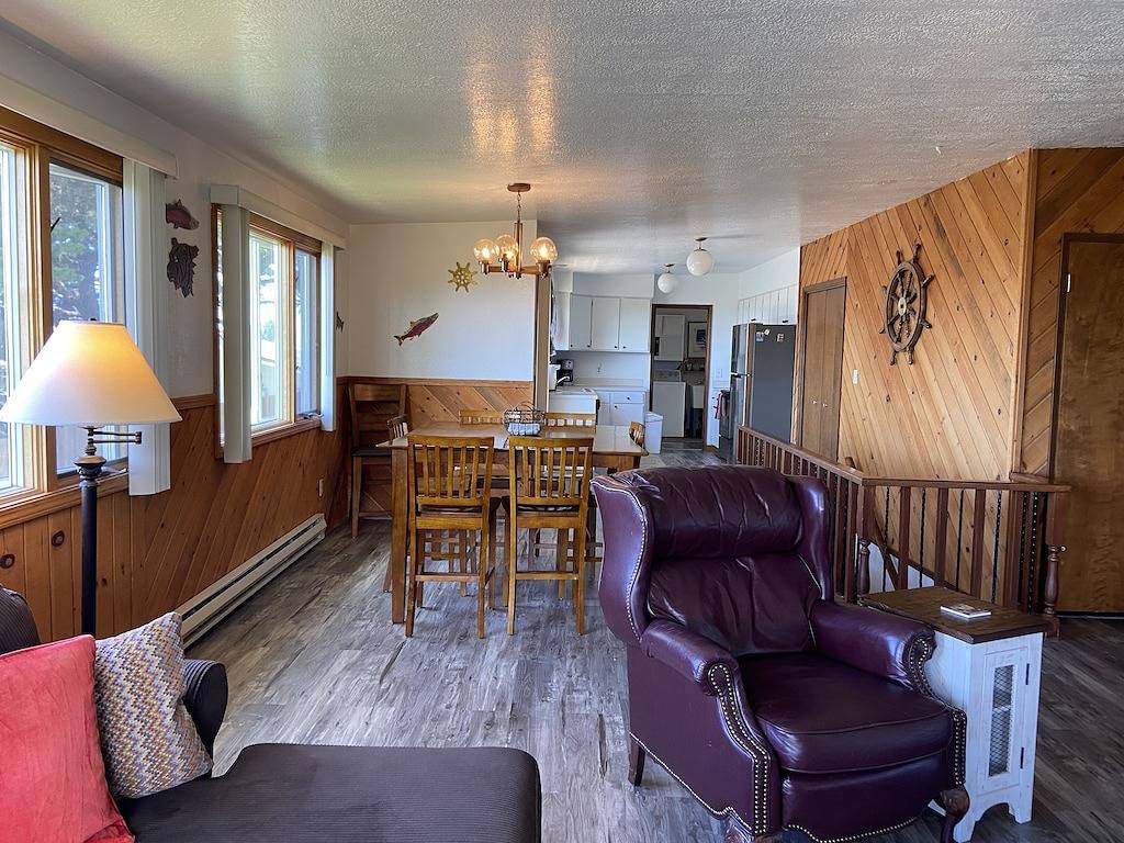 Fantastisches Seehaus mit Blick auf den Rogue River und den Pazifischen Ozean sowie Zugang zum Strand in Curry County