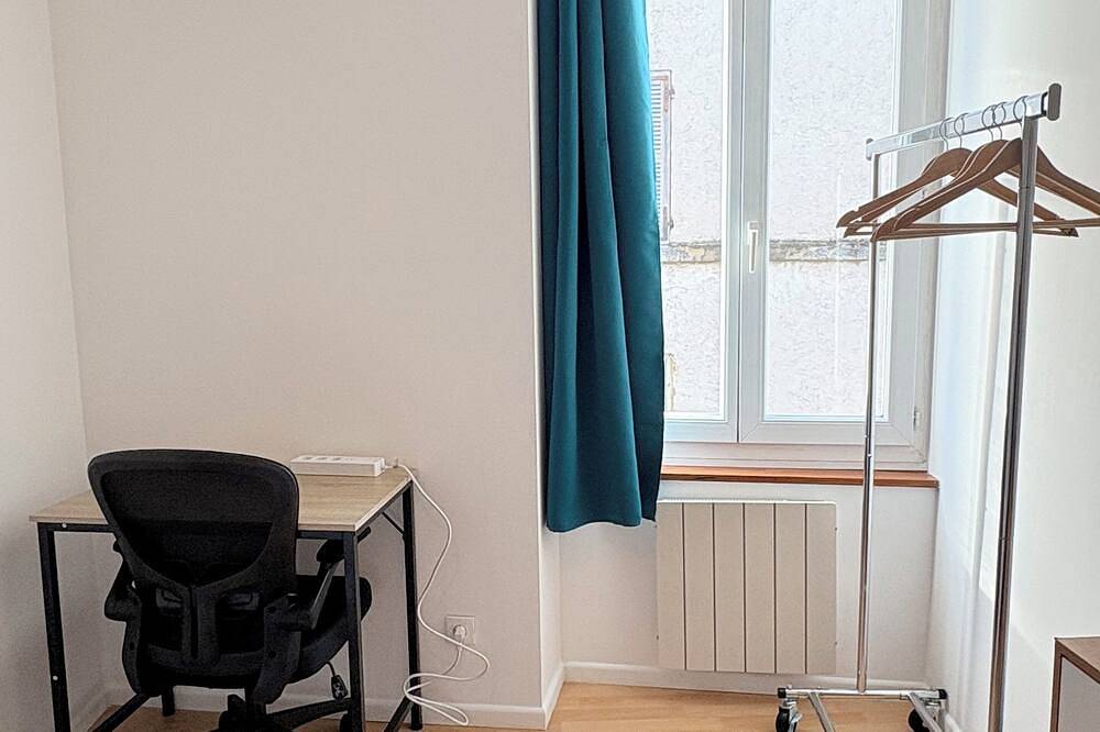 Shalom - Private Room in Shared Apartment with All Conveniences in Beaucroissant, Isère