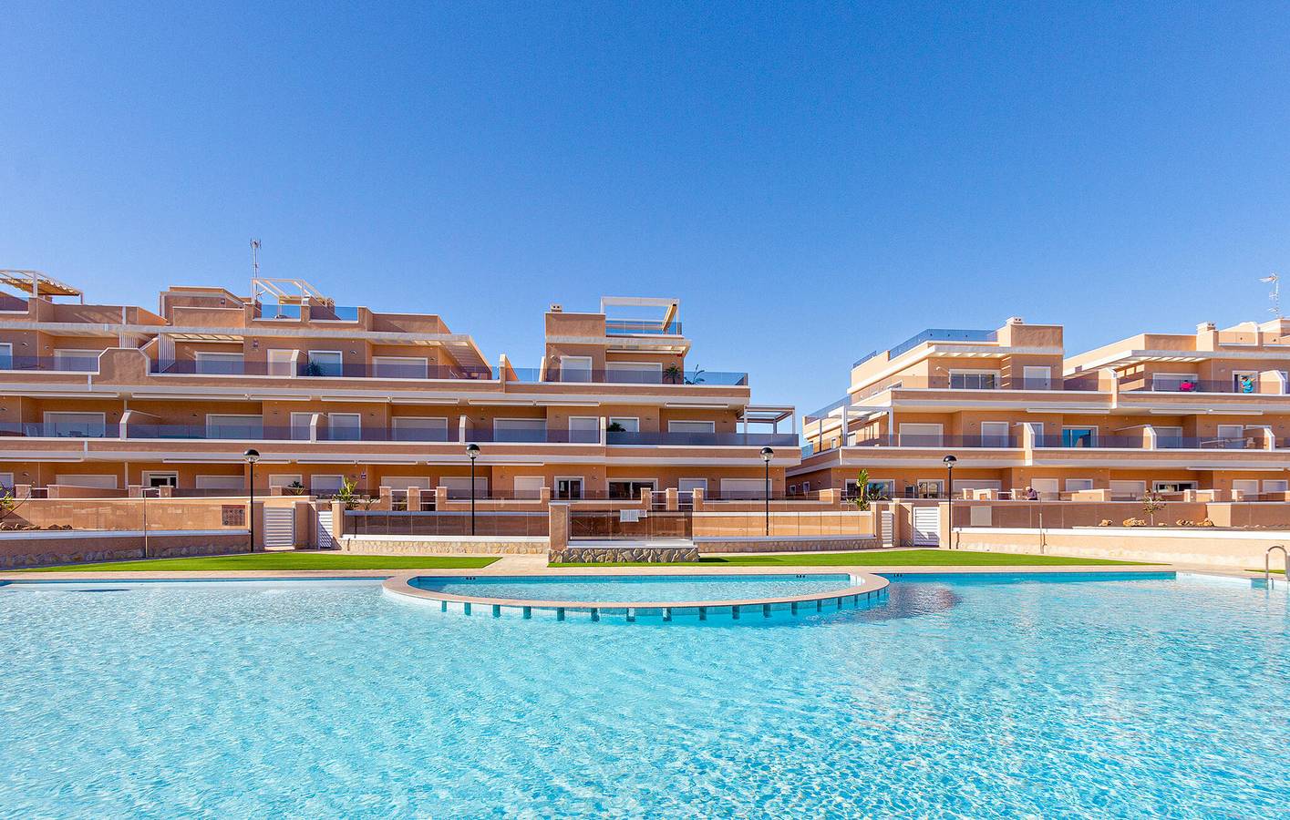 Entire vacation apartment, Beachside Apartment with Parking, Pool, Terrace & Internet in El Mojón (Alicante), Pilar de la Horadada