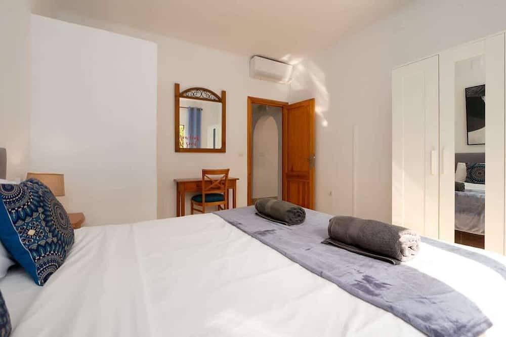 Villa Beso - Superb Location | Amenities Close By in Ocean Beach Ibiza, Sant Antoni de Portmany