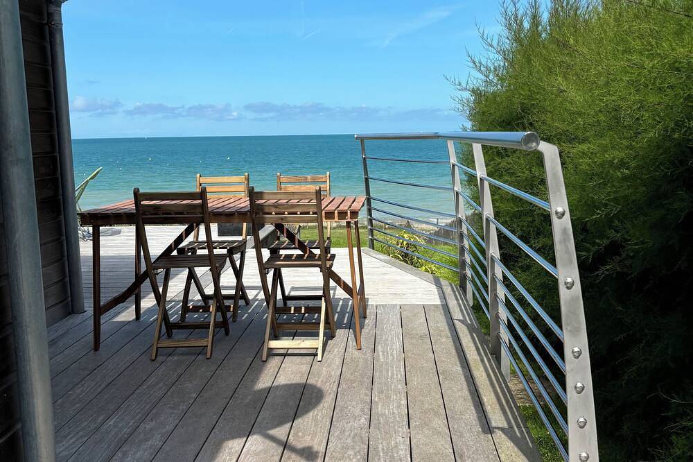 House facing Omaha Beach in Omaha Beach, Colleville-sur-Mer