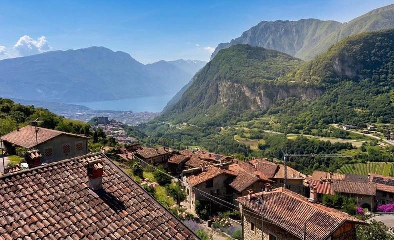 Chambre d’hôte pour 4 personnes, avec Jardin et Vue à Tenno - 2