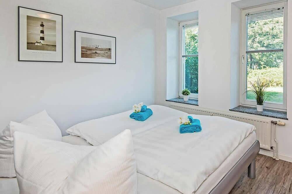 Entire apartment, Sellin 7B Vacation Rental - A Natural Idyll by the Lake in Sellin (Usedom), Heringsdorf