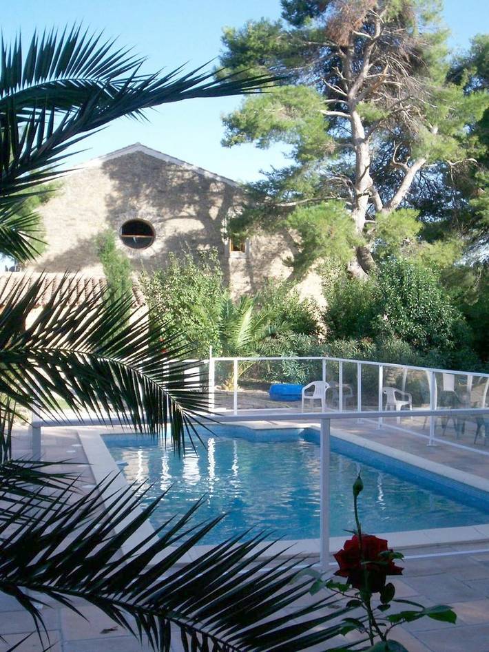 Location de vacances pour 8 personnes, avec jardin ainsi que vue et piscine, adapté aux familles à La Livinière