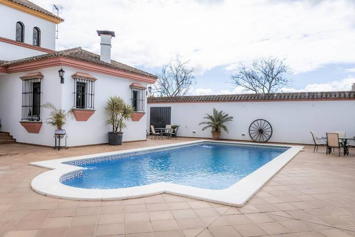 Chalet para 8 personas, con terraza además de vistas y piscina, Se admiten mascotas en Campiña de Carmona - 3