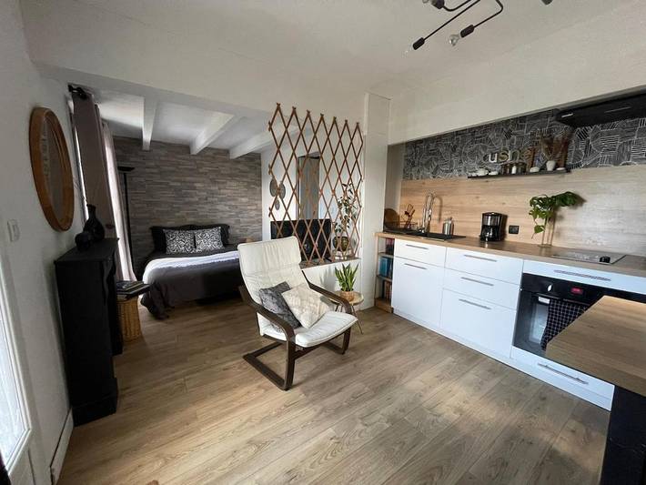 Gîte pour 2 personnes, avec jacuzzi ainsi que jardin et piscine à Puisserguier