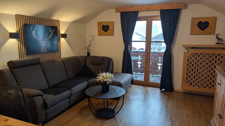 Entire apartment, Apartment 'Wetterstein' with Mountain View, Balcony and Wi-Fi in Mittenwald, Bavarian Alps