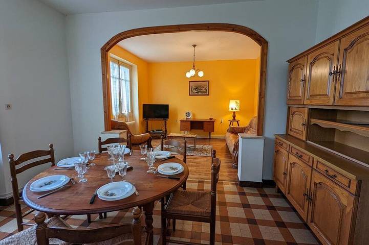 Gîte pour 6 personnes, avec jardin à Blanzaguet-Saint-Cybard