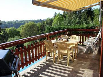 Gîte pour 6 personnes, avec terrasse ainsi que jacuzzi et piscine à Beaulieu