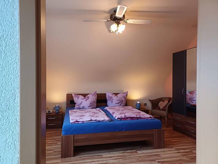 Ganze Ferienwohnung, Gemütliche Ferienwohnung mit Balkon in Merzig, Saar-Nahe-Bergland