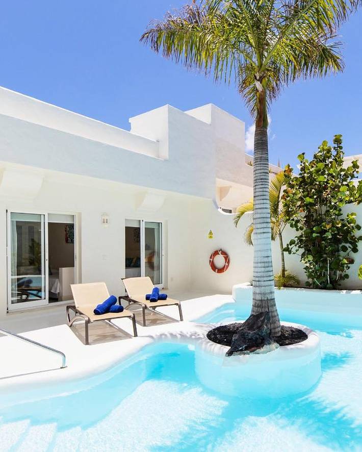 Bungalow para 6 personas, con Balcón y Jacuzzi además de Terraza y Jardín en Corralejo
